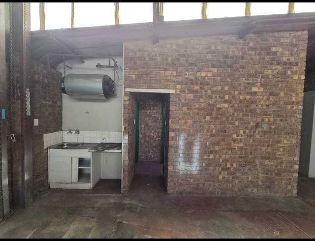 145M² WAREHOUSE TO LET IN WADEVILLE
